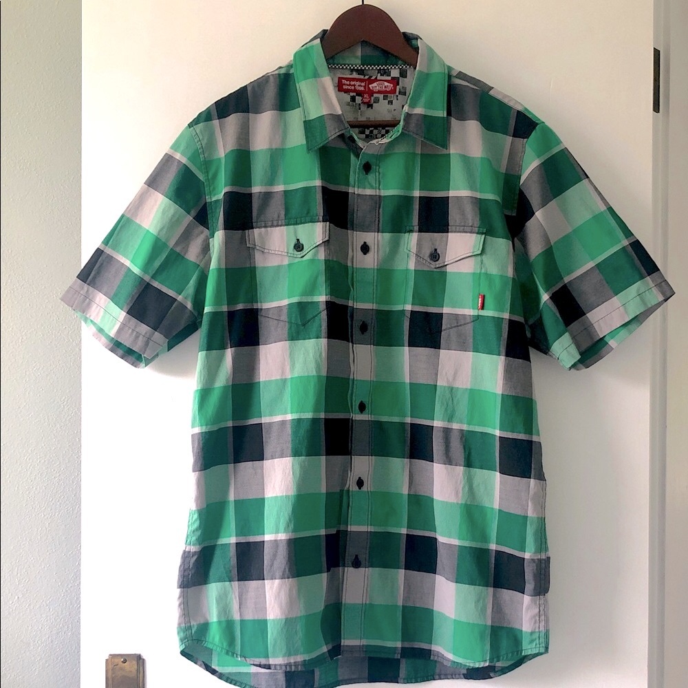 VANS MEN'S PLAID SHORT SLEEVE BUTTON UP SHIRT